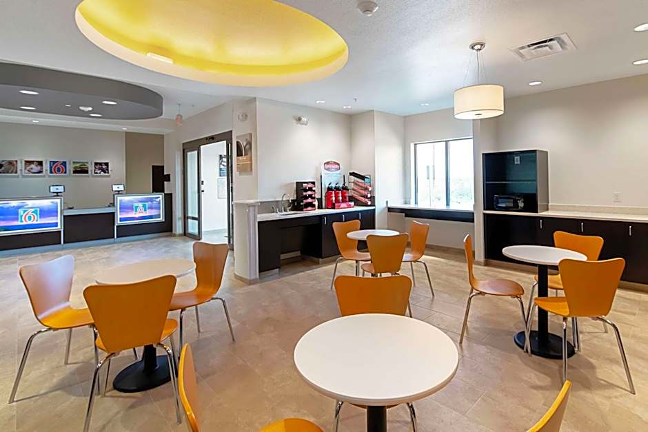 Studio 6 Austin Airport