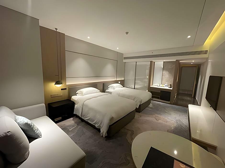 Zhangjiagang Guomao Hotel