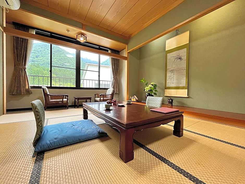 Gokayama Onsen Akaokan