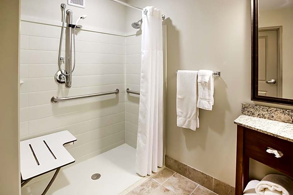 AmericInn by Wyndham DeWitt