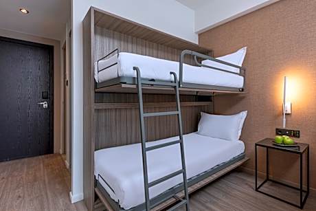 Familiar Balcony with City View