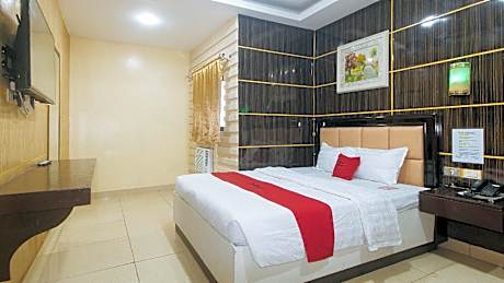 RedDoorz @ Winter Hotel Araneta