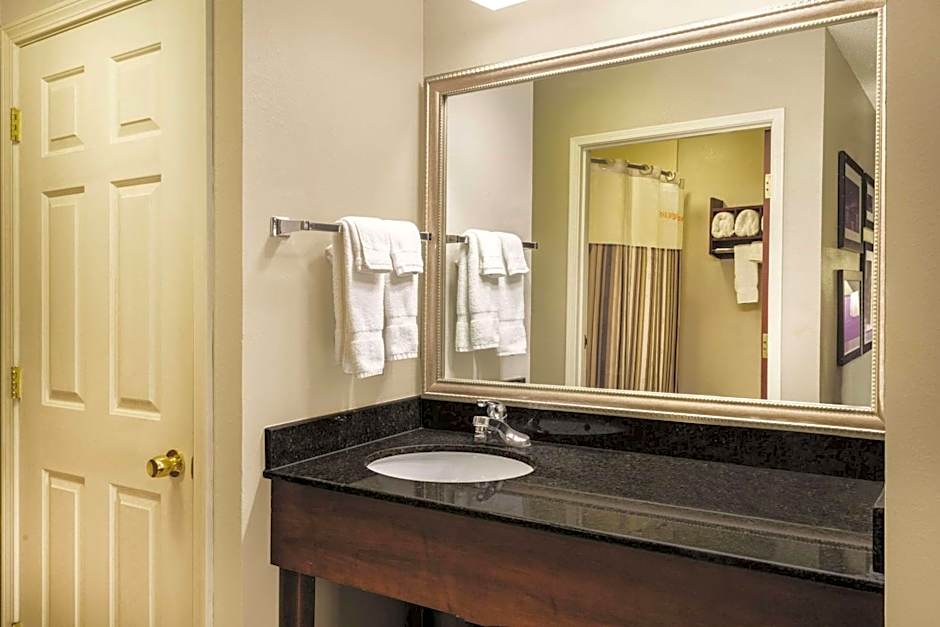 La Quinta Inn & Suites by Wyndham Louisville East