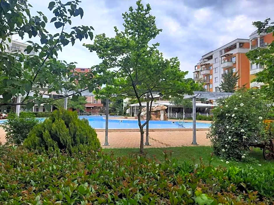Apartment in Sunny beach, Complex Sun Village, 80 qm, 2 bedrooms & living room near to the beach, SWIMMING POOL, garden