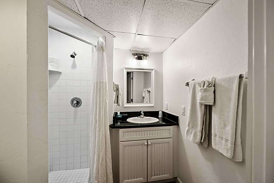 Tropic Isle At Anna Maria Island Inn