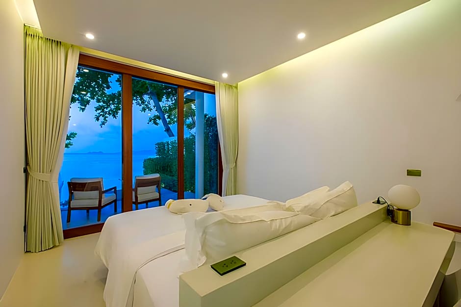White Whale Beachfront Pool Villa