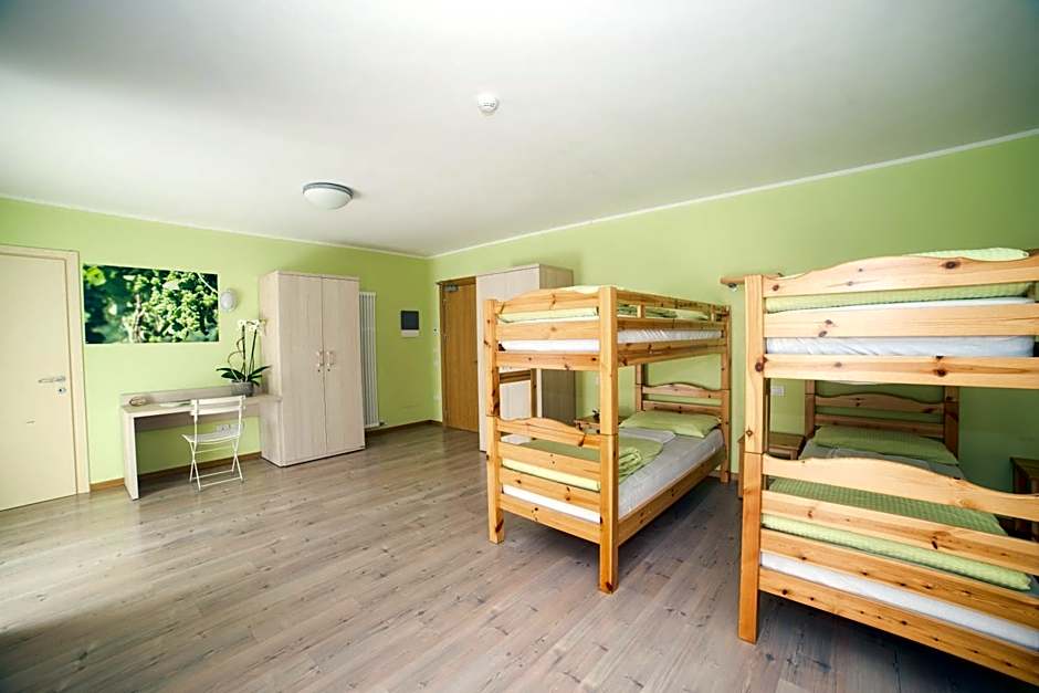 Hostel L'Ost - Ostello di Grumes