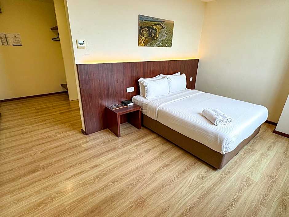 Emart Hotel (Riam) Sdn Bhd