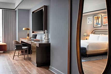 Large Guest room with King Bed
