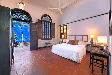 Ming Double Room (Pool Access)