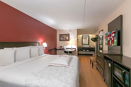 Premium King Room Smoke Free (Upgraded Bedding & Snack)