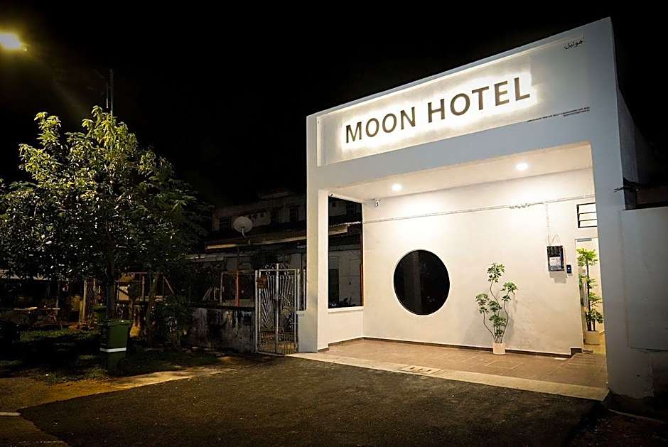 Moon Hotel