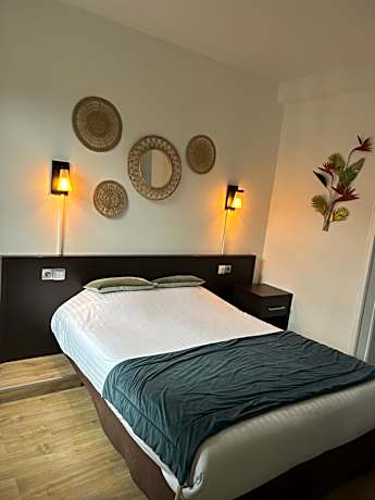 Superior Double Room with Courthouse View