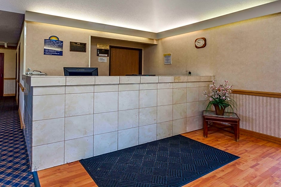 Days Inn & Suites by Wyndham Dundee