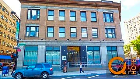 Q4 Hotel & Hostel