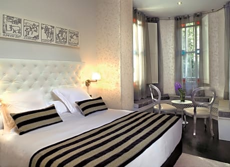 DELUXE ROOM (2 ADULTS)