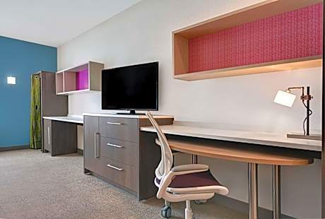 Queen Studio with Two Queen Beds - Non-Smoking