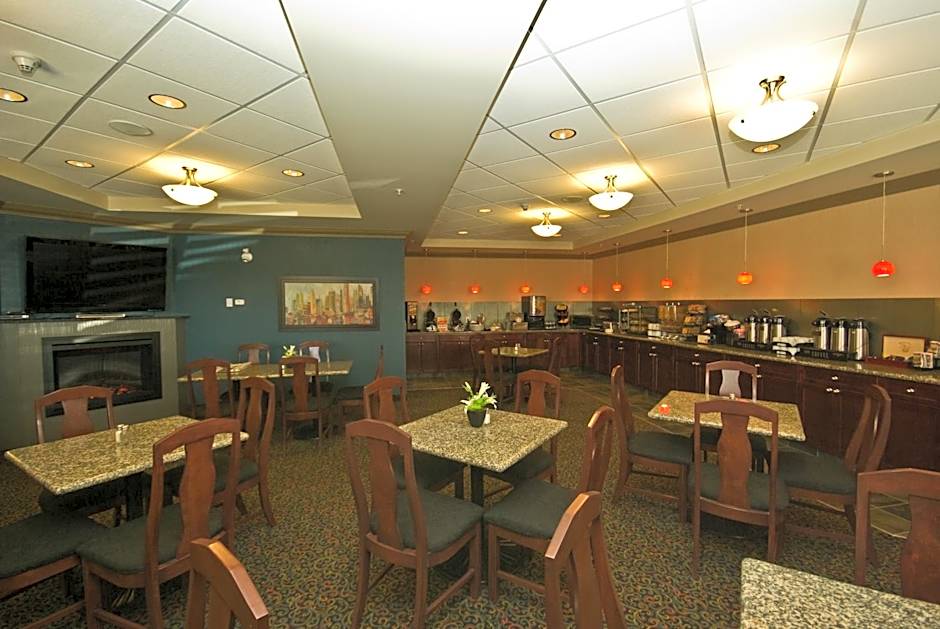 Redwood Inn & Suites