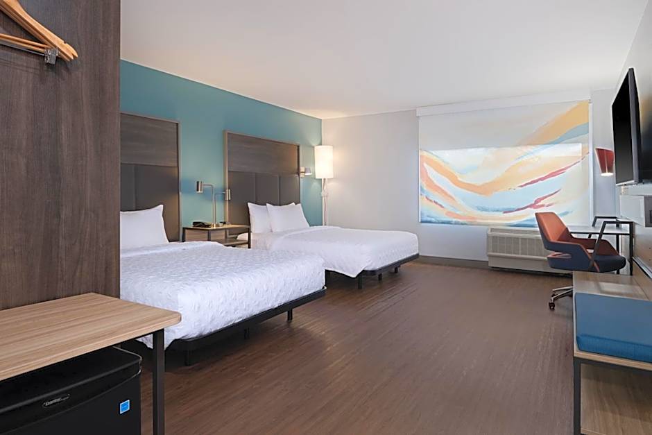 Tru by Hilton Miramar