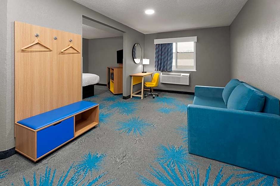 Days Inn by Wyndham Waukegan