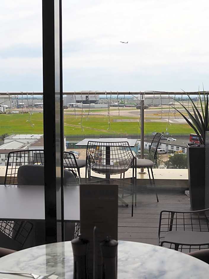 Courtyard by Marriott London Heathrow Airport