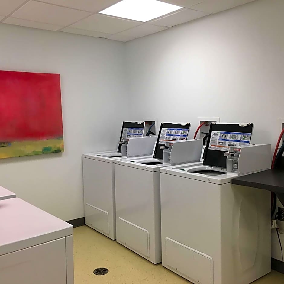 Best Western Plus Airport Inn & Suites