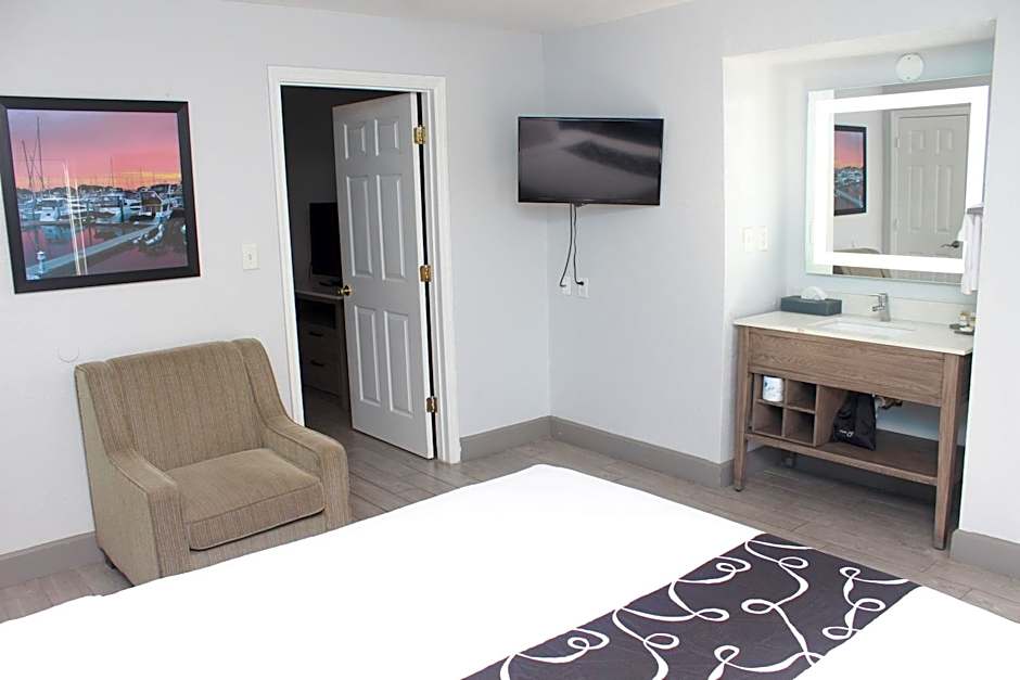 La Quinta Inn & Suites by Wyndham Oceanfront Daytona Beach