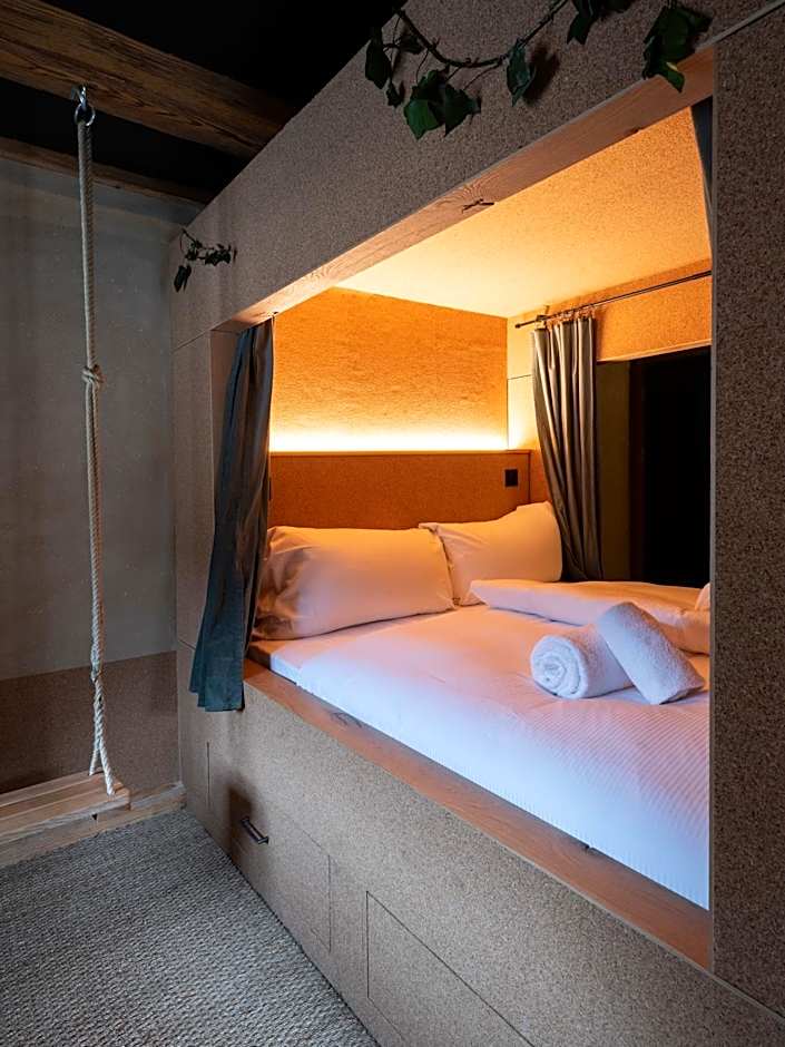 Peanut Medieval Lodge