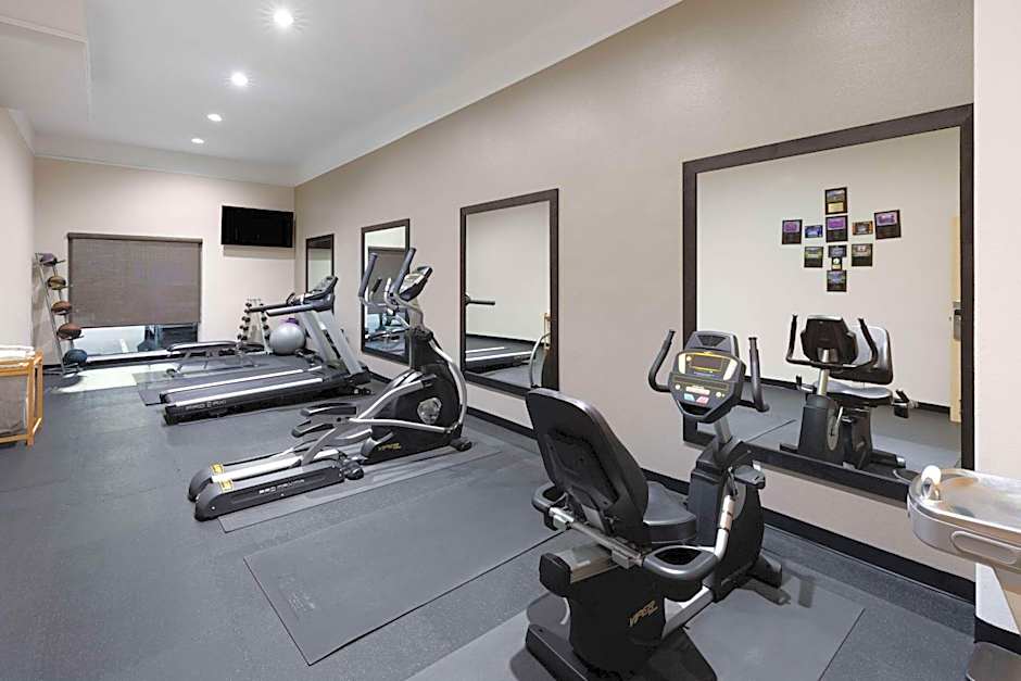 La Quinta Inn & Suites by Wyndham Deer Park