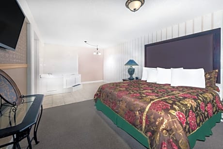 Deluxe King Room - Non-Smoking