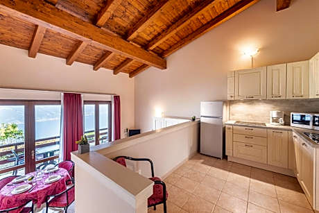 One-Bedroom Apartment with Lake View - Annex