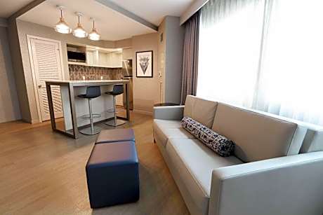 1 Bedroom Suite-2 Queen Beds