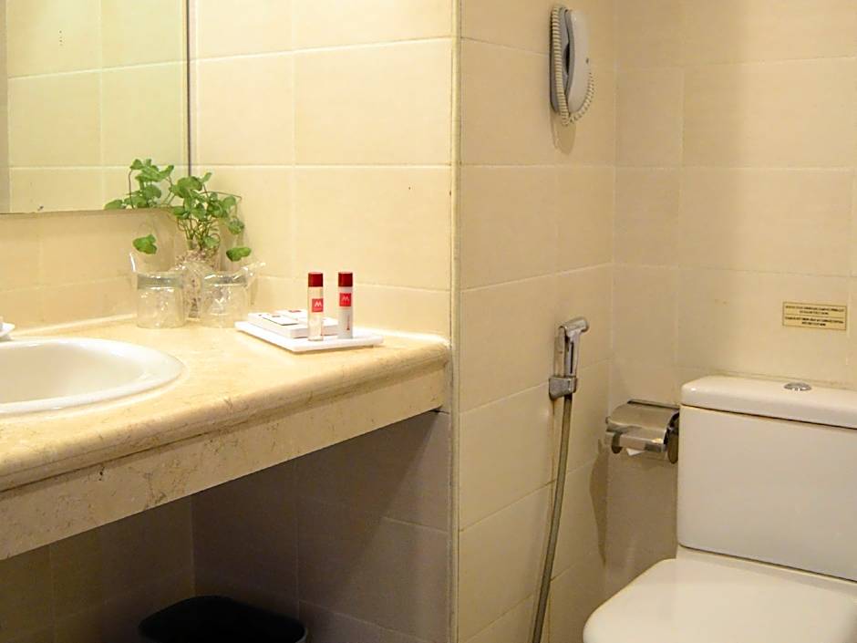 M - Regency Hotel