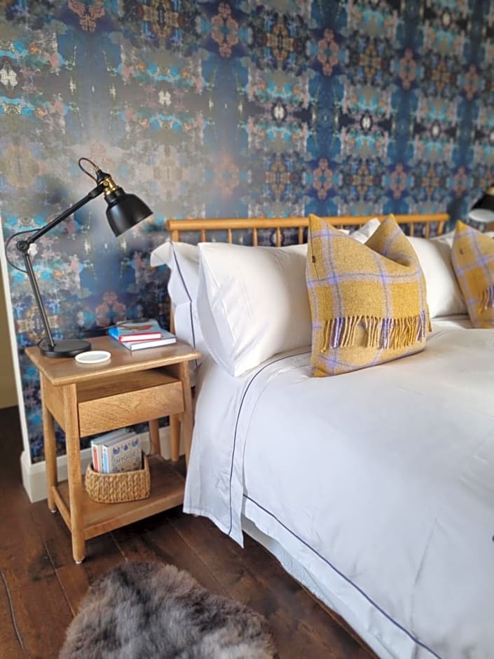 Abhaig Boutique B&B - Small & luxurious in a great location!