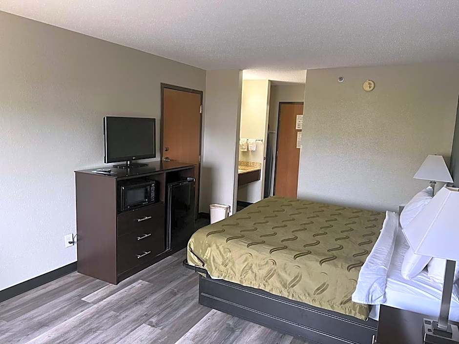 Quality Inn Columbia City near US-30