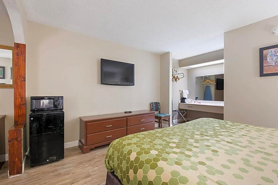 Econo Lodge Inn & Suites Knoxville East