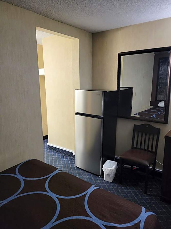 Super 8 by Wyndham Red Deer