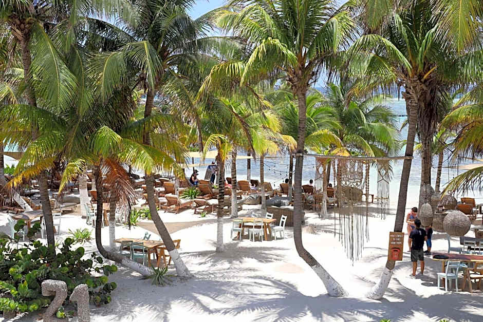 Noah Beach Hotel & Suites