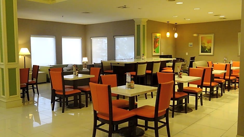 Holiday Inn Express Hotel Kansas City - Bonner Springs By IHG