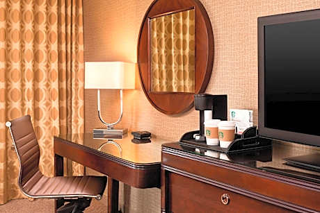 Room, 1 King Bed (Mobility/Hearing Access, Roll-In Shwr) (1 King Bed)