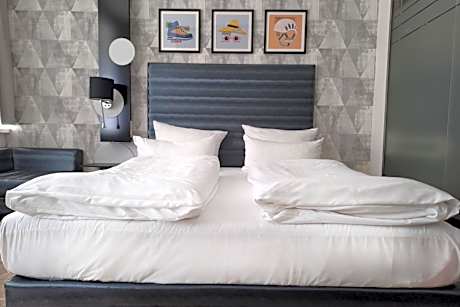 Standard Queen Room - Accessible