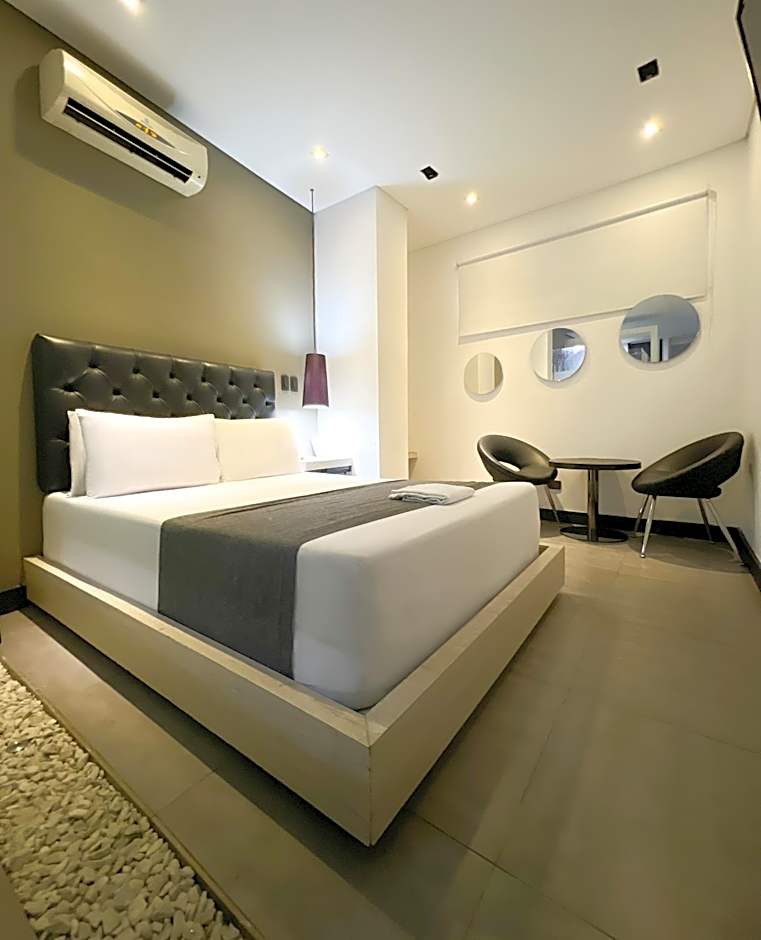 Hotel Medellin Street