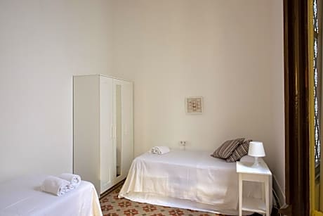 Six-Bedroom Apartment 1º 2ª