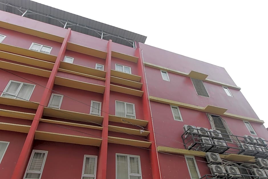 RedDoorz Plus near Galaxy Bekasi