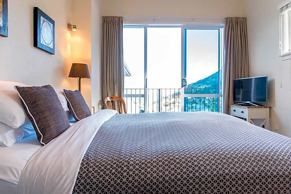 Queenstown House Boutique Bed & Breakfast and Apartments