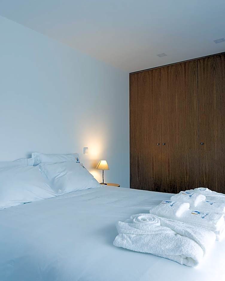 Abraços dos Avós - Casas de aldeia