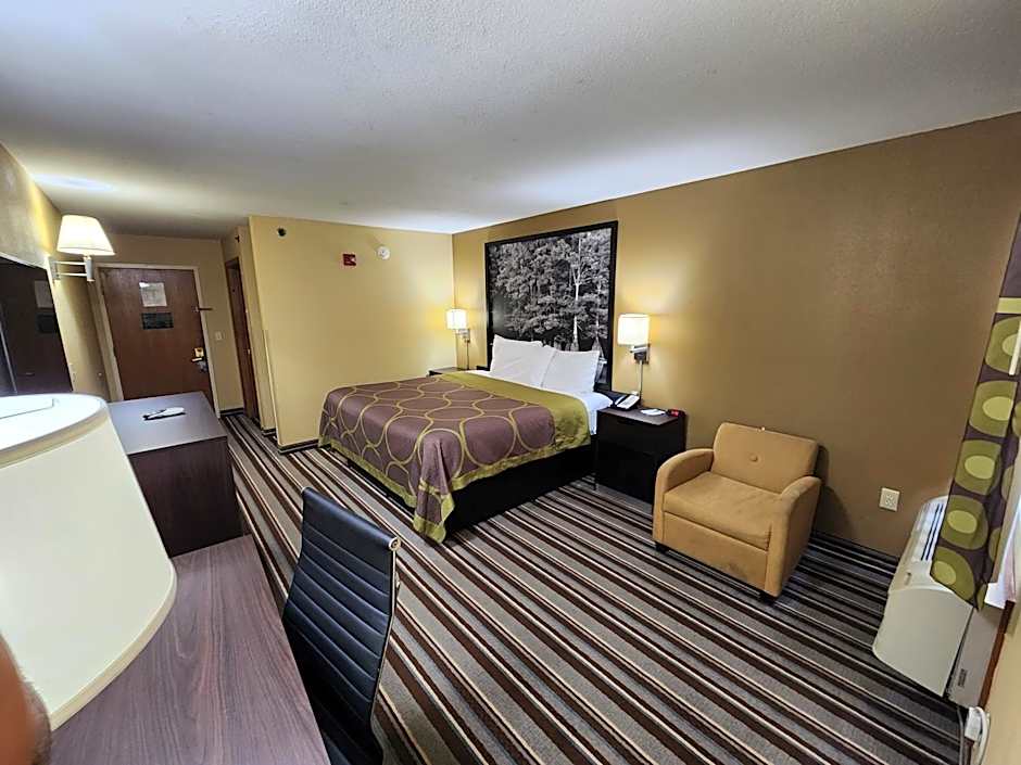 Super 8 by Wyndham Pine Bluff