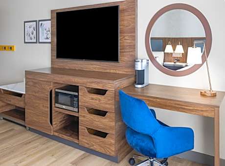 Queen Room with Two Queen Beds - Mobility and Hearing Access/Non-Smoking