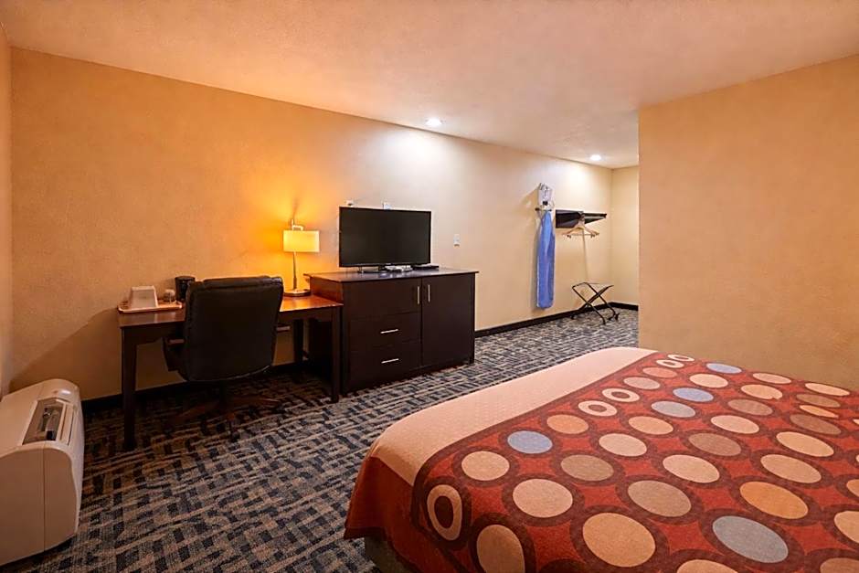 Super 8 by Wyndham Pasadena