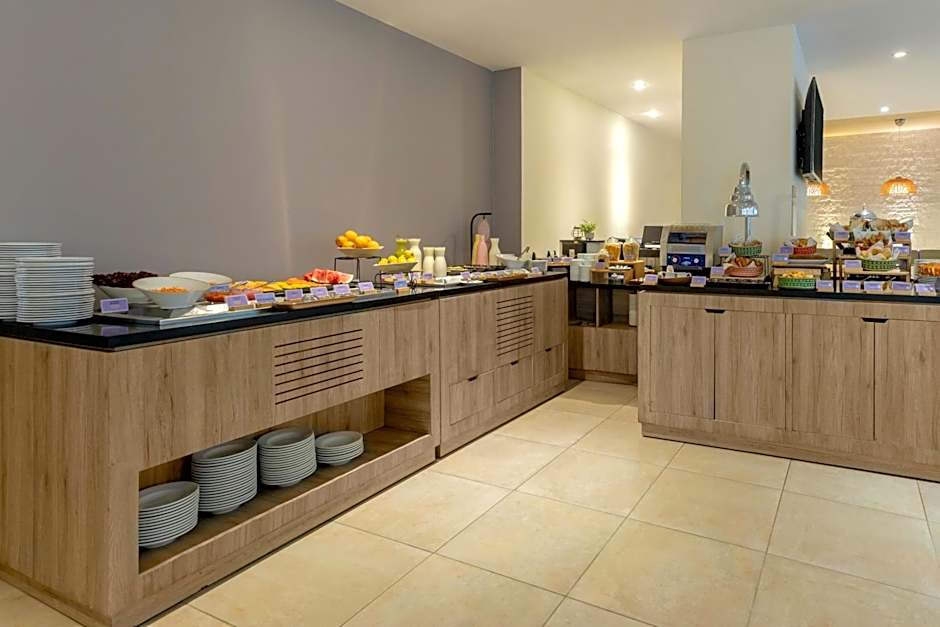 Courtyard By Marriott Santa Marta Resort
